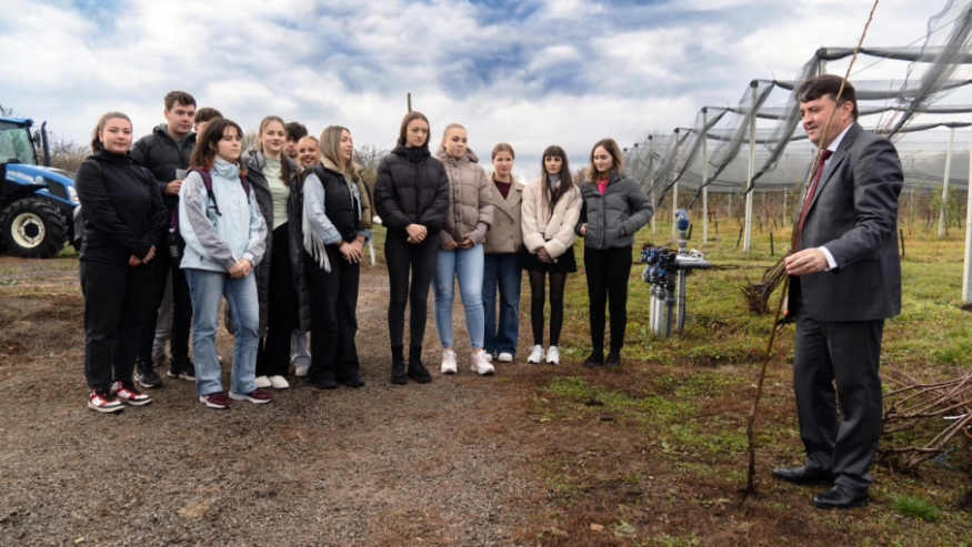 Apple Lab Farm, un eveniment organizat de Facultatea de ȘAIAPM, a adus împreună mediul academic și cel preuniversitar