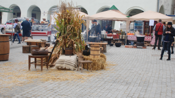 Preparate cu ingrediente locale la festivalul gastronomic Gustos.Românesc!